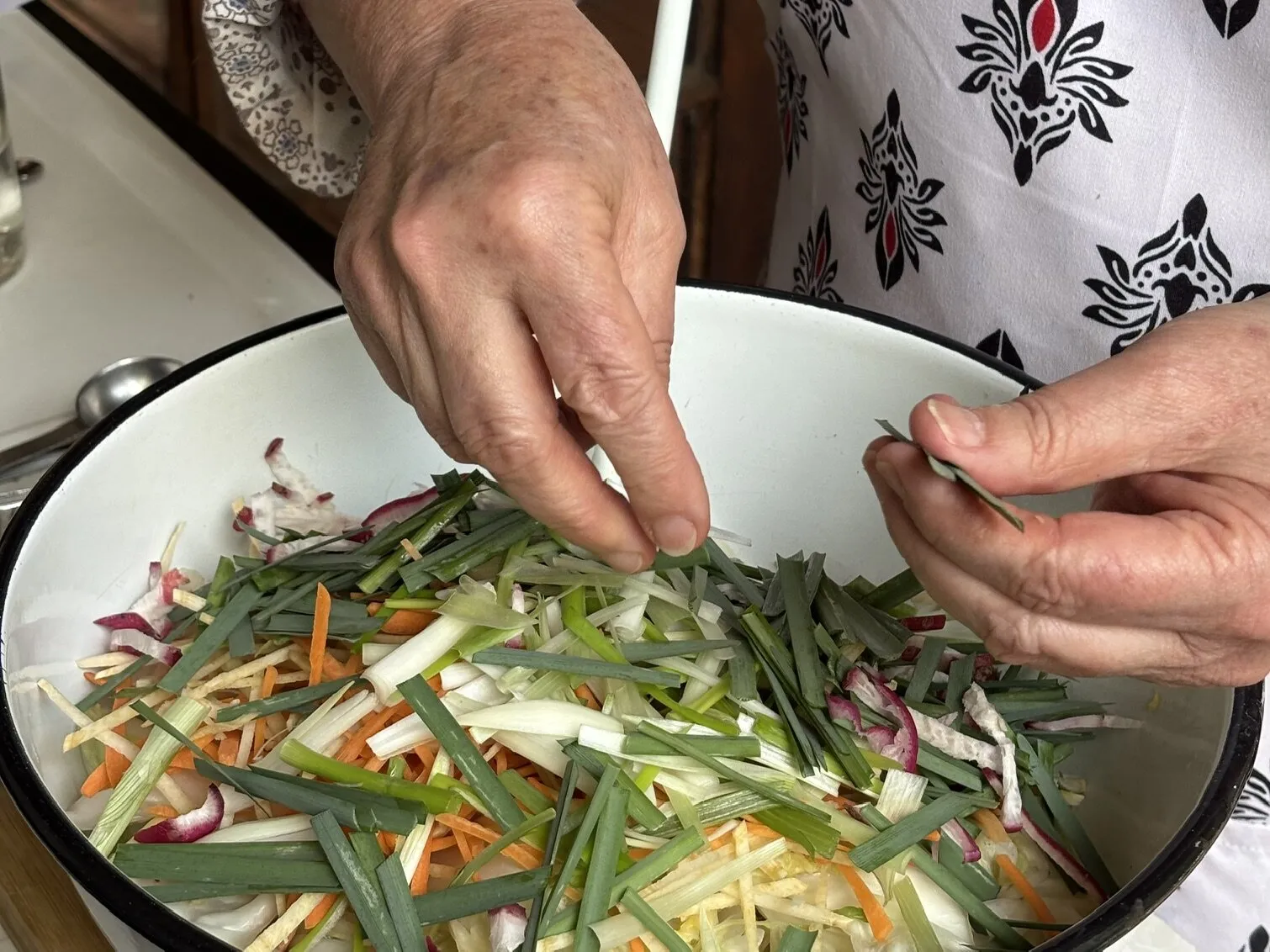 Preparing julienned vegetables by hand