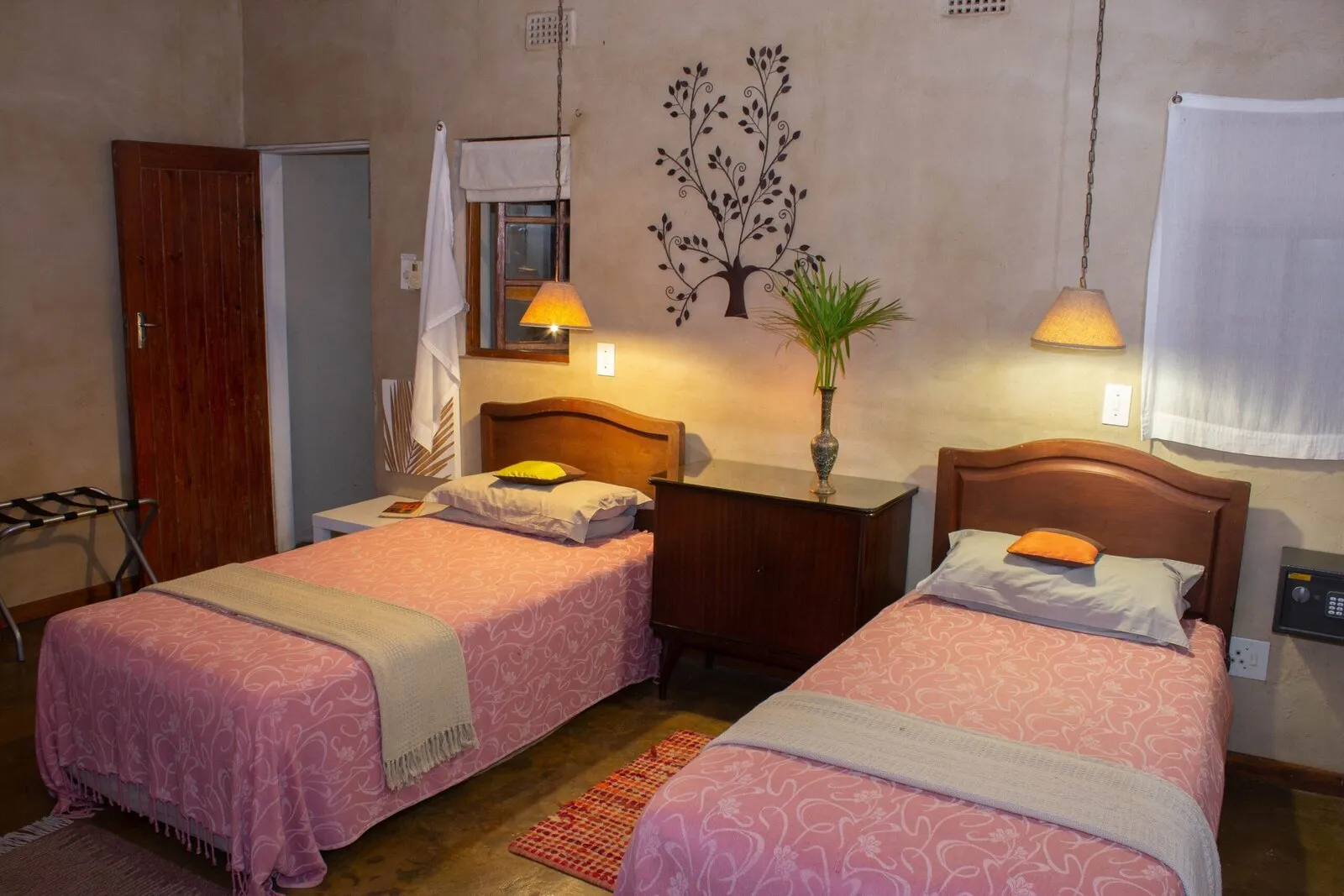 Guest room at Old Joe's Kaia